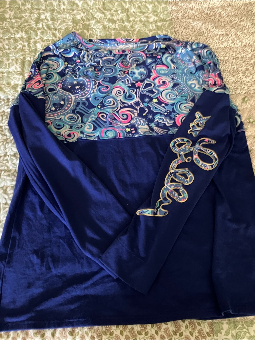 Lilly Pulitzer Finn Top in Cosmic Kismet xx Lilly sleeve M EUC